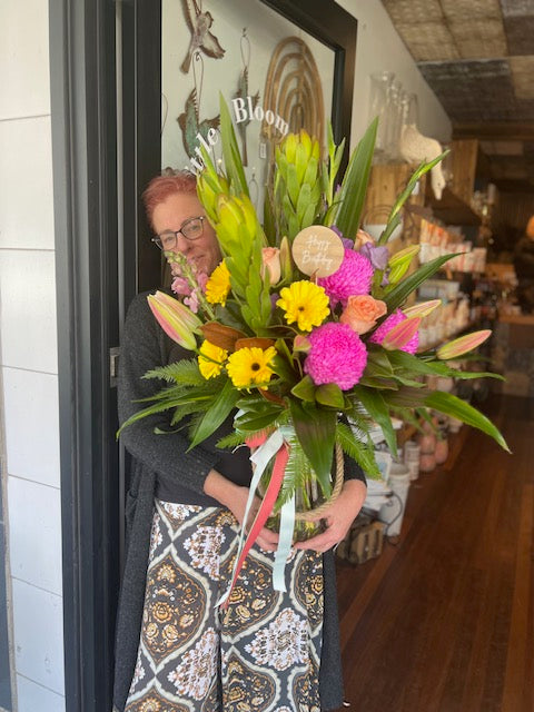 Big and Blooming bouquet in Vase